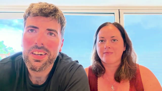 Dale & Sarah sharing their VlogBox review