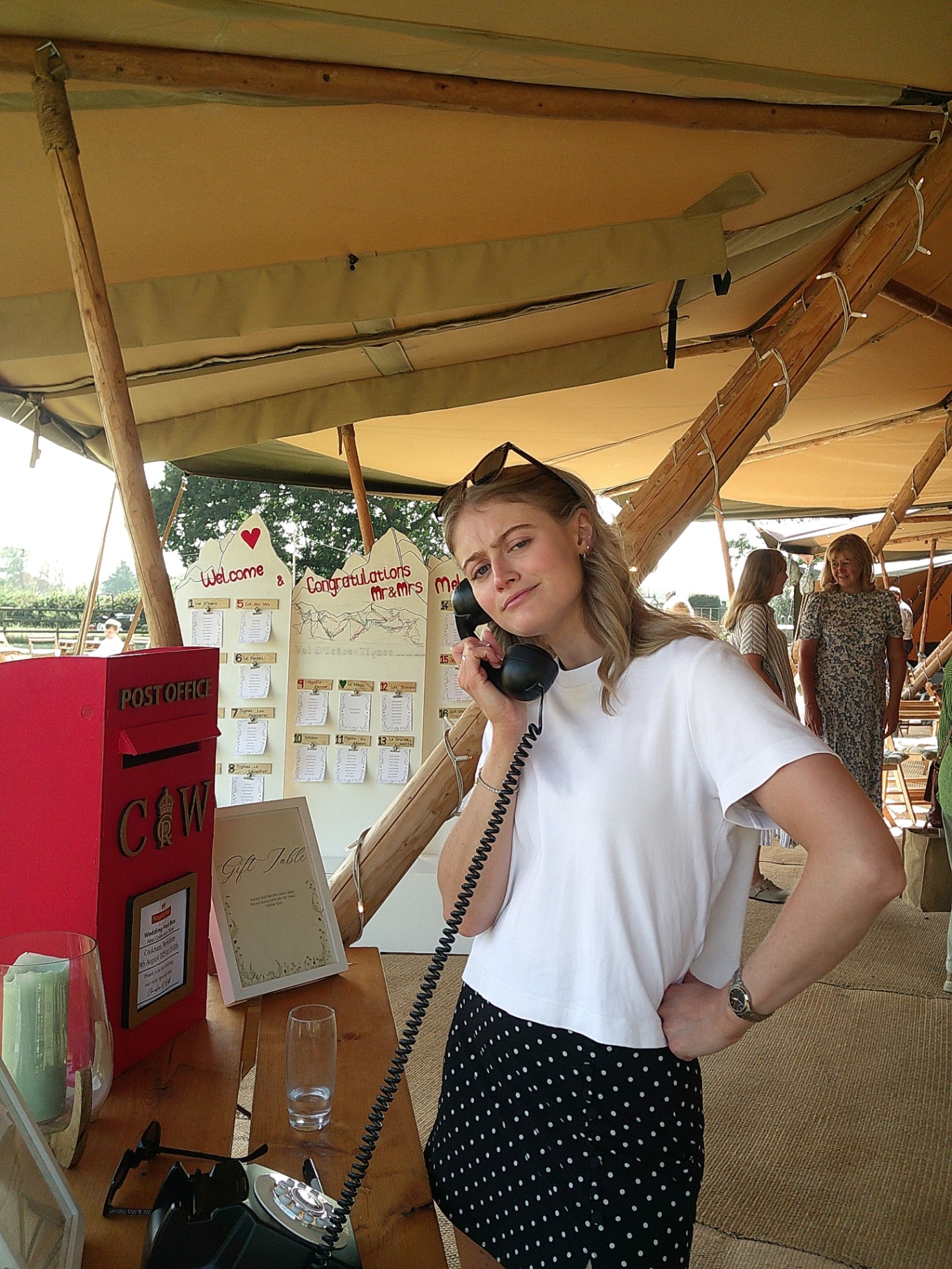 Wedding guest leaving a voice message on the RingBox audio guestbook